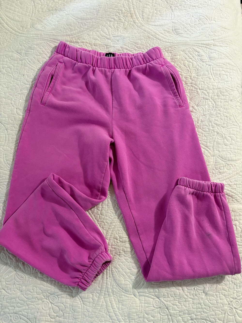 GAP women’s pink sweatpants